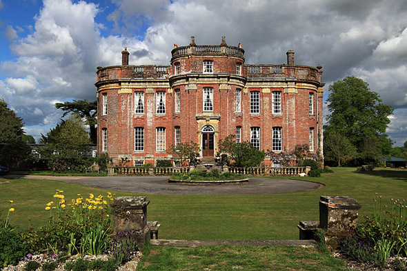 This photograph of Chettle House was taken by Mike Searle. For more about the photographer click on the image.
